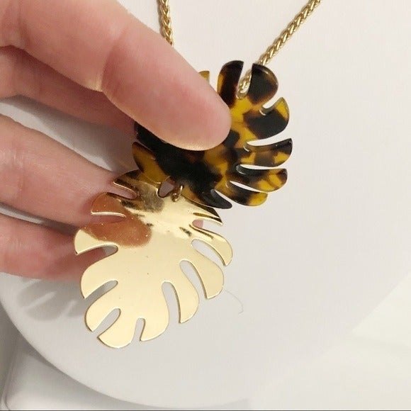 Ann Taylor Ocelot Gold Tone Leaf Pendant Necklace NWT - Picture 4 of 8